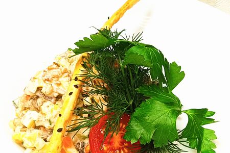 Салат с куриной печенью и авокадо