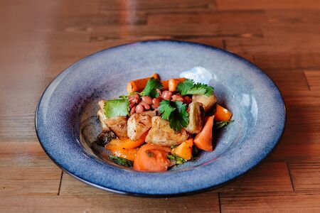 Салат с жареным адыгейским сыром