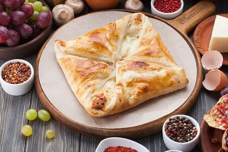 Слоеный хачапури с сыром