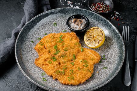 Куриный шницель с грибным соусом
