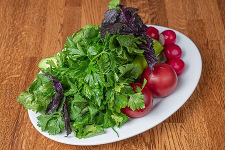 Букет из свежих овощей и зелени