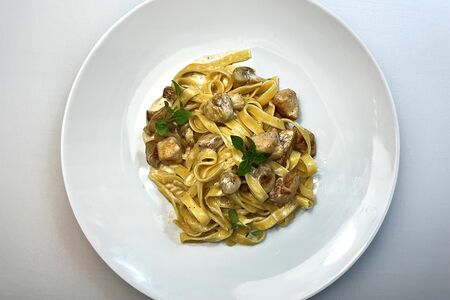Паста Феттуччине с цыпленком и грибами