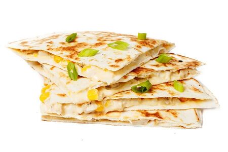 Кесадилья с цыпленком и соусом свит чили