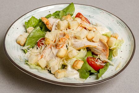 Салат Цезарь с курицей