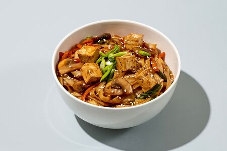 Вок с тофу и овощами