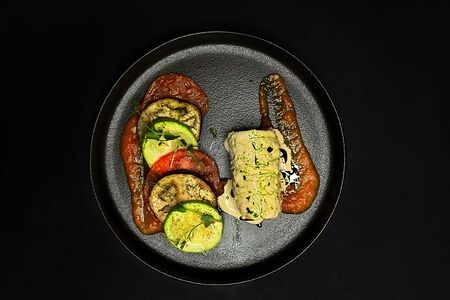 Куриный рулет с овощным рататуем