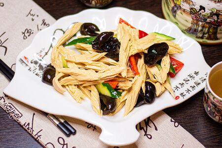 Салат из соевой спаржи