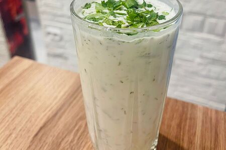 Айран с огурцом и зеленью