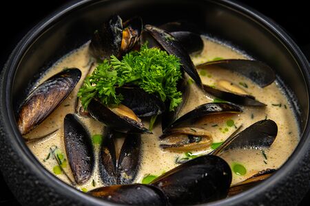 Мидии в сливочном соусе