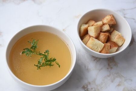 Суп Куриный бульон с сухариками