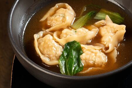 Вонтоны с курицей в шанхайском бульоне