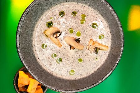 Грибной крем-суп с трюфелем и пармезаном