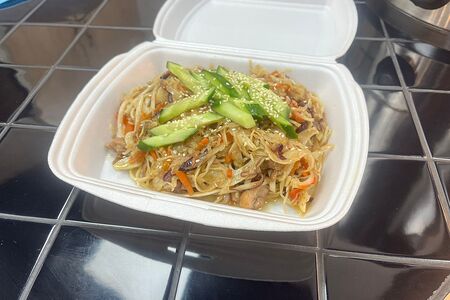 Удон с маринованной курицей