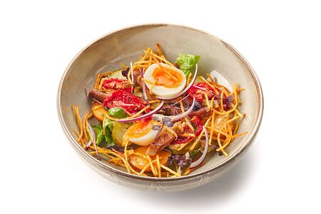 Теплый салат с говяжьим языком и картофелем пай