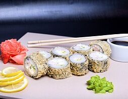 Жаренный ролл филадельфия с креветкой