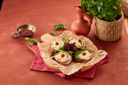 Шляпки шампиньонов, запечённые с сыром