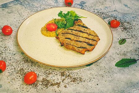 Стейк из cвинoй шеи