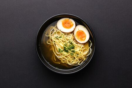 Консоме из перепелки с домашней лапшой