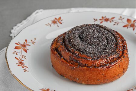 Маковая булочка