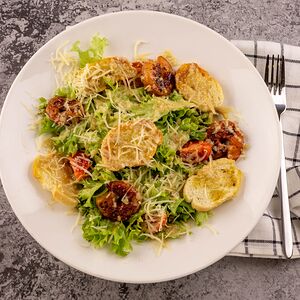 Салат Цезарь с креветкой