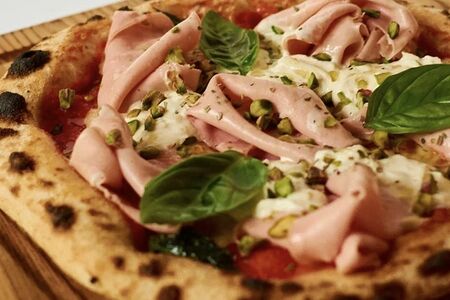 Мортаделла, страчателла и фисташки