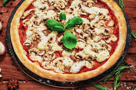 Пицца с ветчиной и грибами 33 см