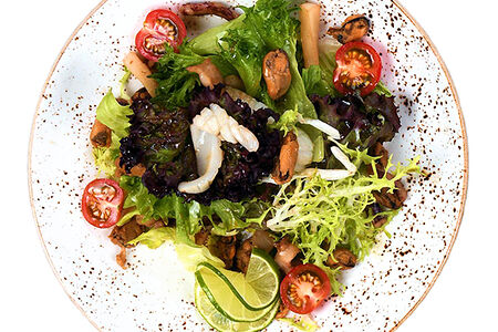 Салат с морепродуктами