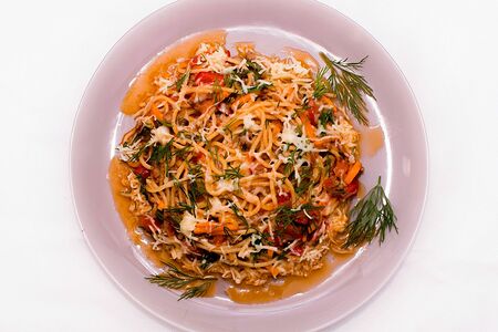 Паста с курицей и зеленым горошком