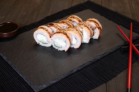 Запечённый ролл Филадельфия