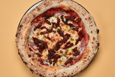 Пицца Ветчина и вяленые томаты