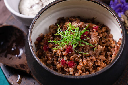 Гречневая каша, томлённая с грибами