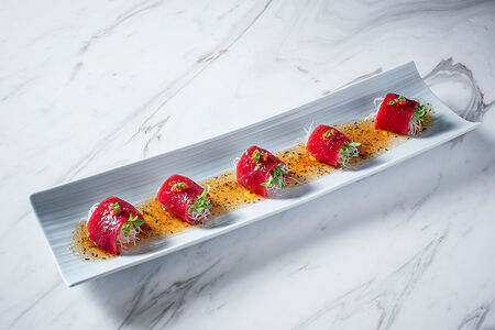 Спинка тунца с дайконом в соусе васаби