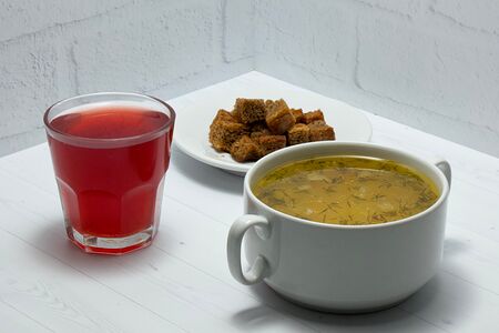 Борщ зеленый с курицей и яйцом