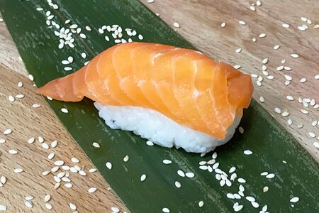 Суши с форелью
