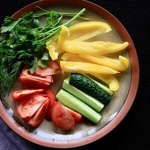 Ассорти из свежих овощей