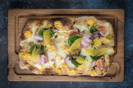 Римская пицца Лосось с апельсином и беконом