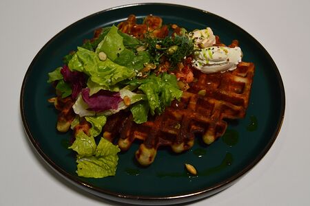 Тыквенная вафля с семгой