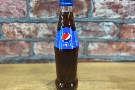 Pepsi в стеклянной бутылке