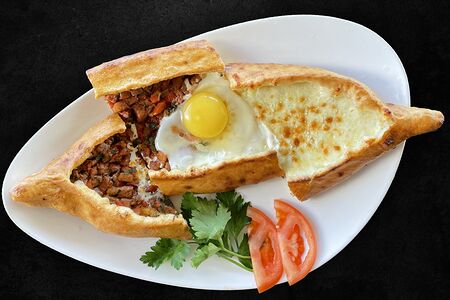 Пиде Кушбашлы с сыром и яйцом