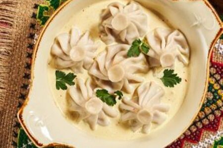 Хинкали с говядиной в сливочном соусе