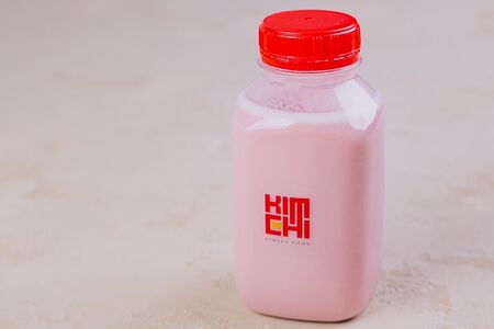 Клубничное молоко