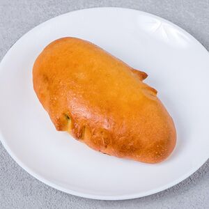 Пирожок с яйцом и луком