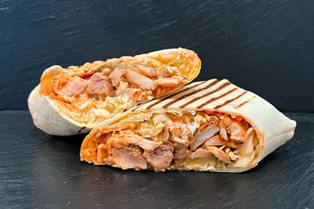Шаурма в тортилье с курицей