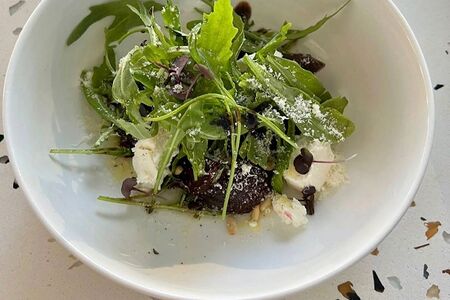 Салат с запеченной свеклой и сыром фета