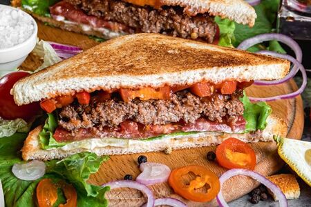 С говядиной