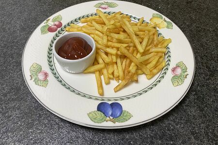 Картофель фри с кетчупом детский