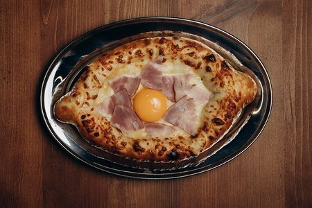 Хачапури по-аджарски с ветчиной