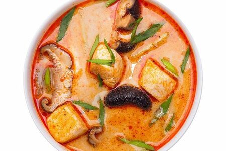 Том Ям с лососем и шиитаке