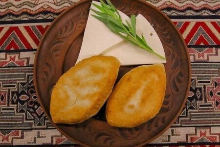 Мчади с сыром сулугуни и тархуном