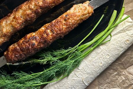 Люля-кебаб в тонком лаваше